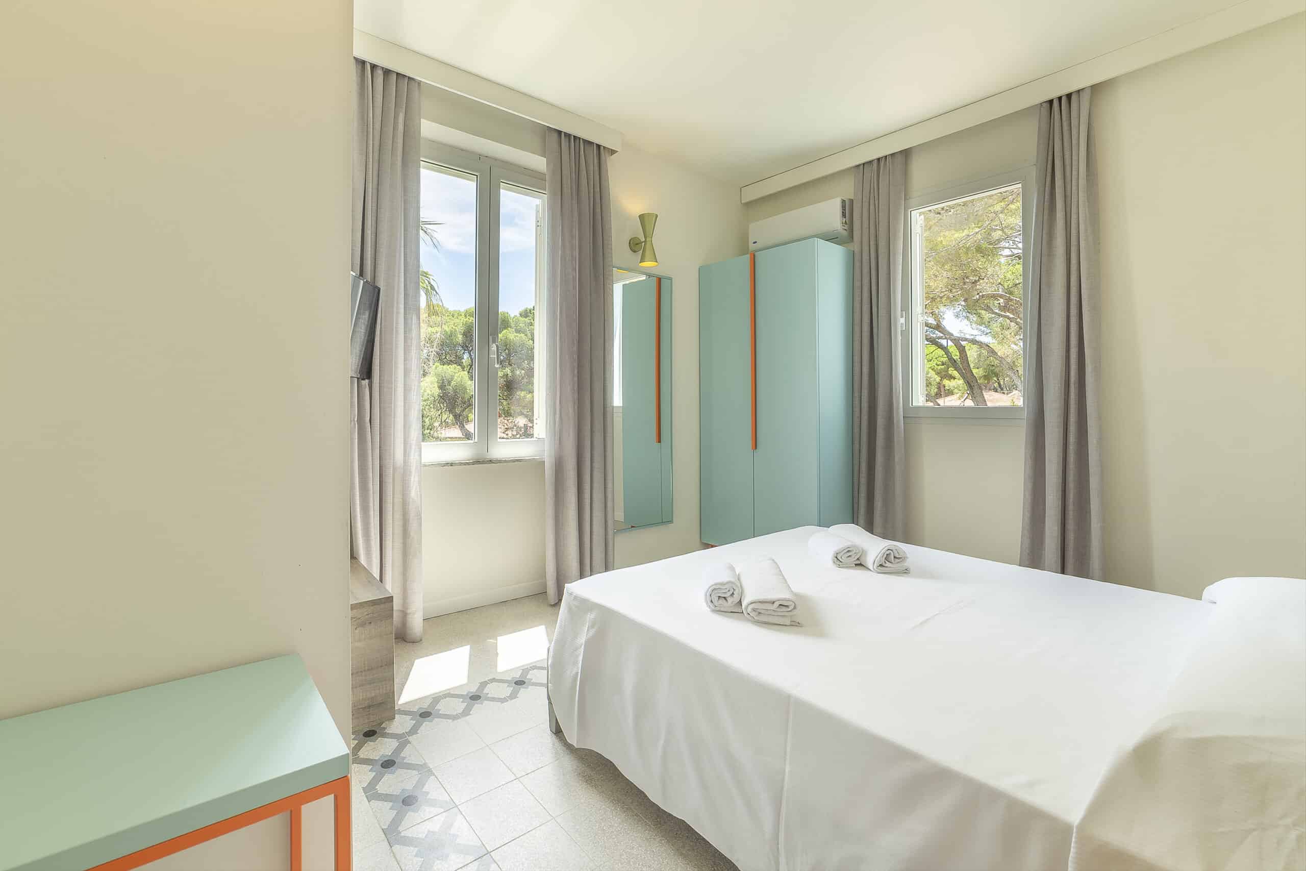 Letto matrimoniale camera doppia superior con finestra Hotel Guerrini