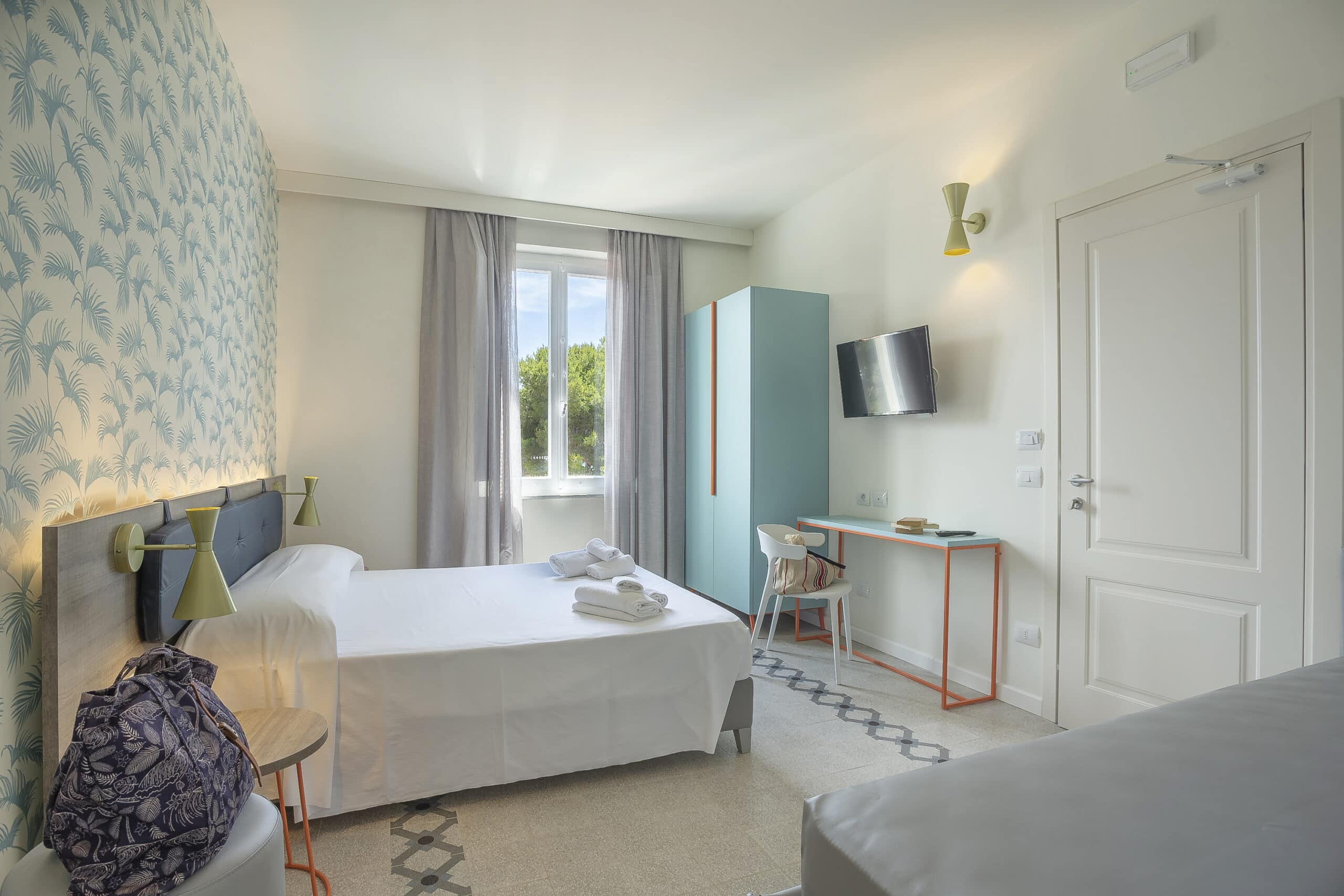 Letto matrimoniale e divano letto camera Junior Suite Hotel Guerrini