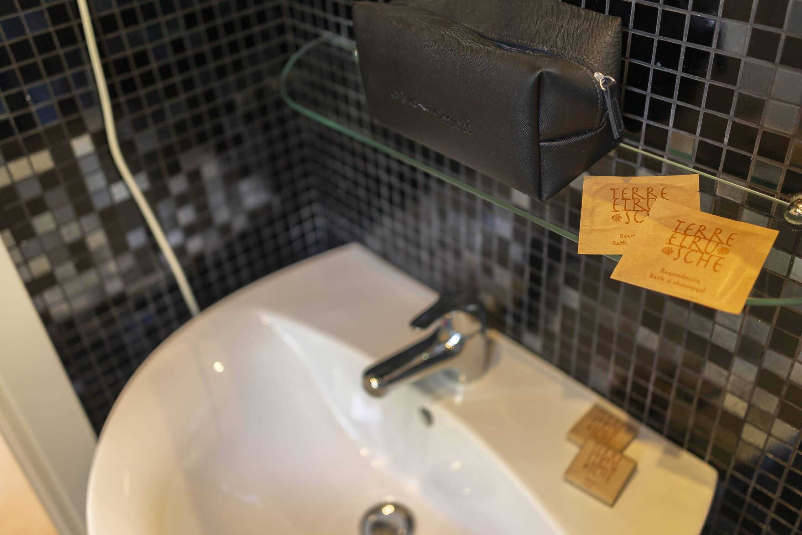 Lavandino camera tripla Hotel Guerrini